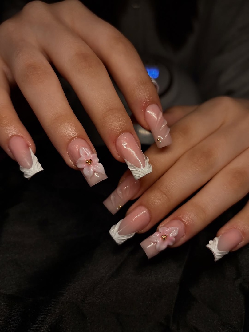 French-Spitzen mit rosa Blumen